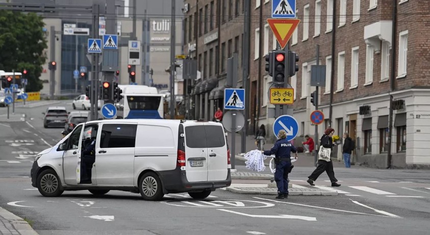 ფინეთში სავაჭრო ცენტრთან რამდენიმე ადამიანი დაჭრეს