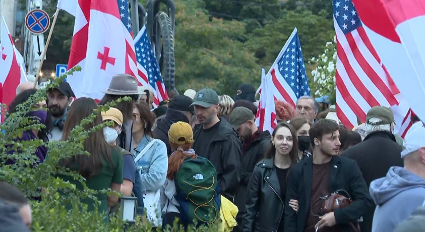 თბილისში აშშ-ის დამოუკიდებლობის დღეს სიმბოლური მარში გაიმართა