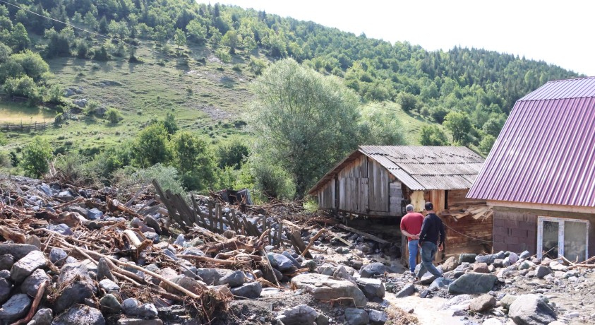 უხვი ნალექით გამოწვეული პრობლემები ჩოხატაურსა და ადიგენში