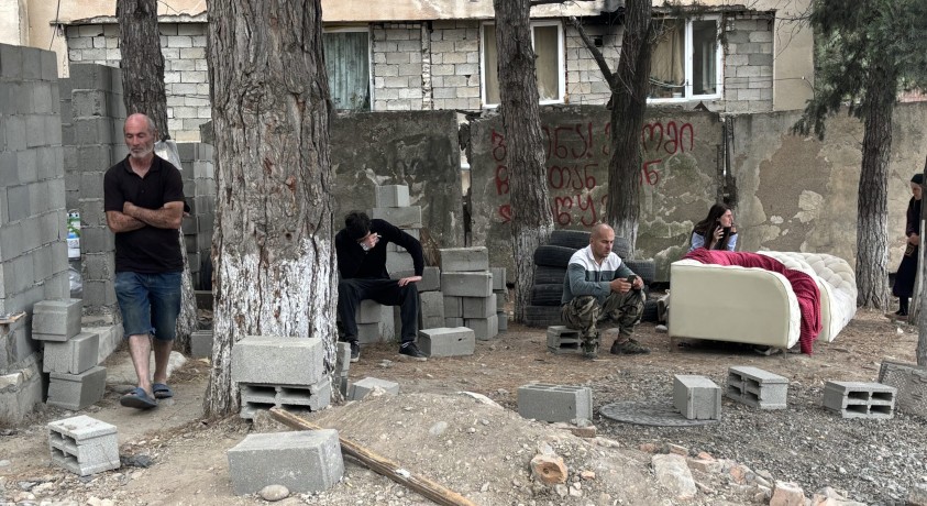 გრძელდება თვალჭრელიძის ქუჩაზე მდებარე შენობების დემონტაჟი