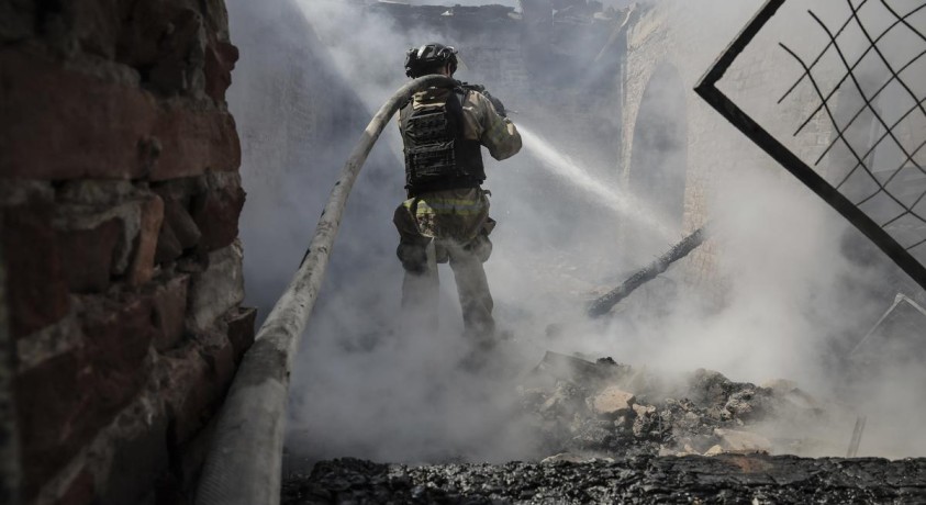 სოჭში უკრაინელების თავდასხმების შედეგად ნავთობის საცავში ხანძარი გაჩნდა