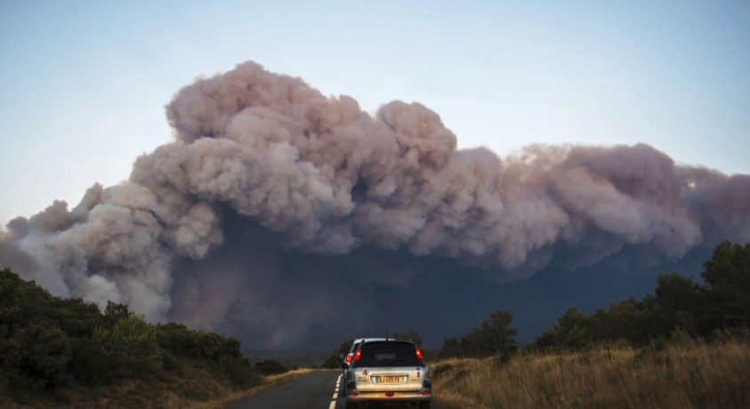 საფრანგეთის სამხრეთით მასშტაბური ტყის ხანძარი მძვინვარებს
