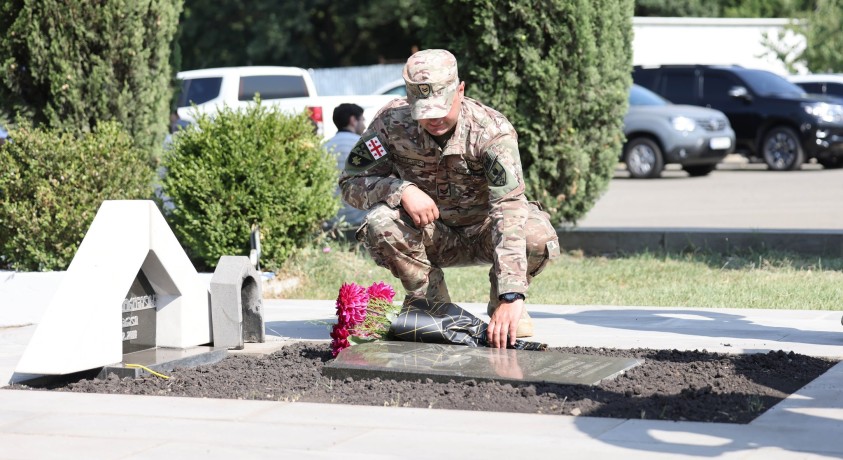 „ქართული ოცნების“ ლიდერებმა პატივი მიაგეს 2008 წლის აგვისტოს ომში დაღუპულთა ხსოვნას
