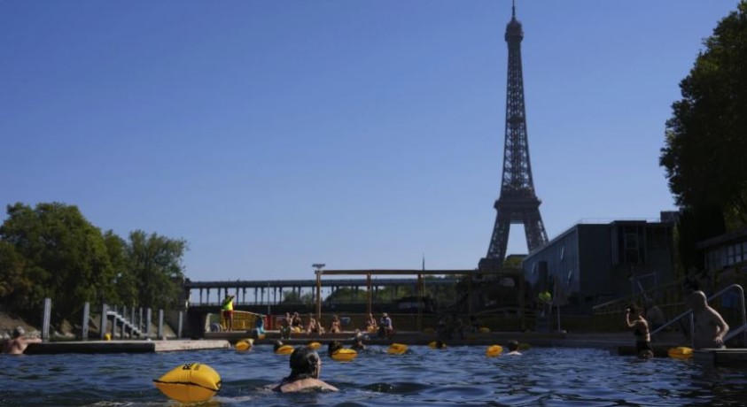 ზაფხულის სიცხეს პარიზელები მდინარე სენაში ცურვით უმკლავდებიან