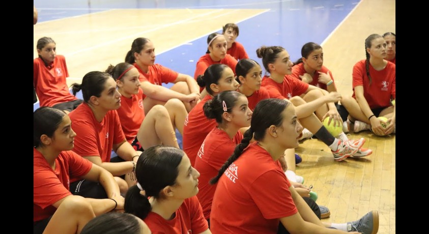 „მომავლის გუნდი” – საქართველოში ხელბურთის ესპანელი მწვრთნელები უკვე მეორედ იმყოფებიან