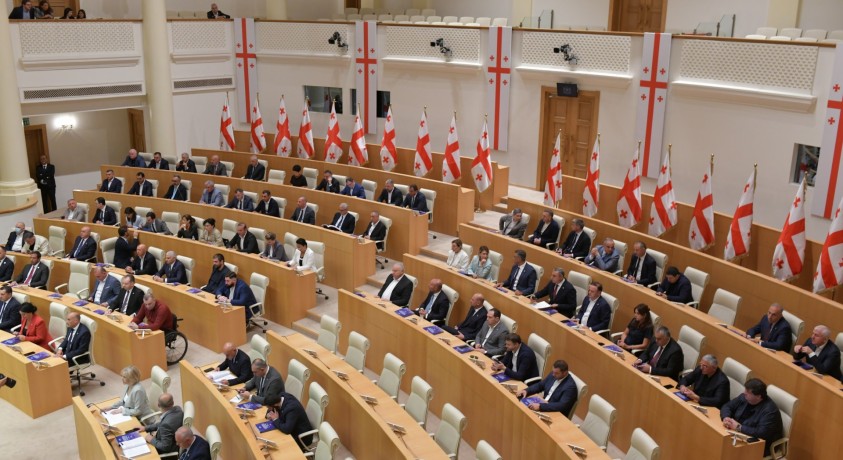 პარლამენტმა პარტიის „გახარია საქართველოსთვის” 12 დეპუტატის უფლებამოსილება ცნო