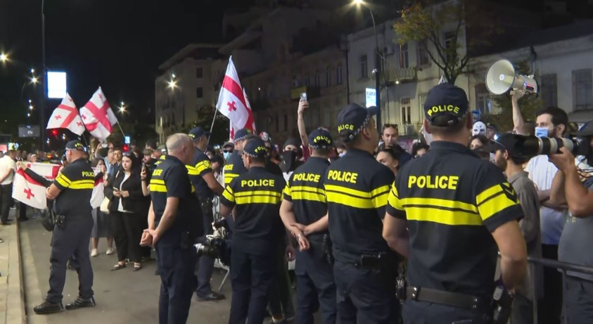 მორიგი აქცია კახა კალაძის საარჩევნო შტაბთან