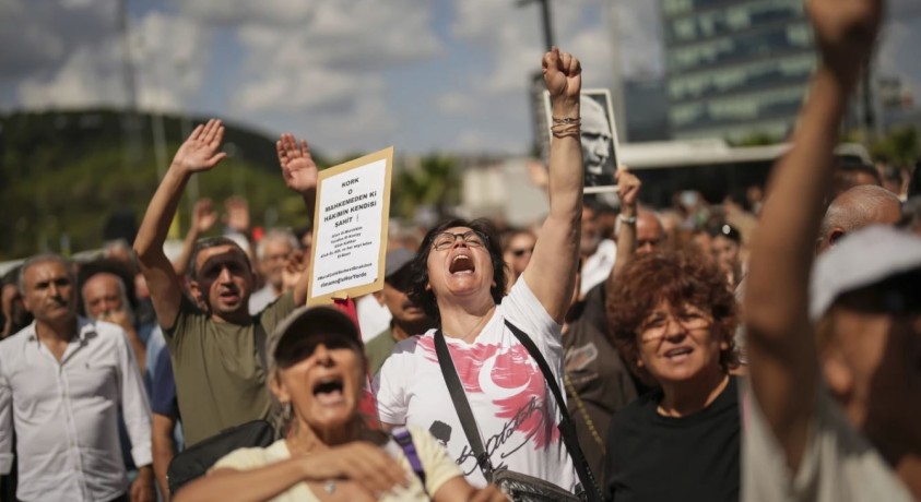 თურქეთში აქციის მონაწილეებსა და პოლიციას შორის შეტაკება იყო