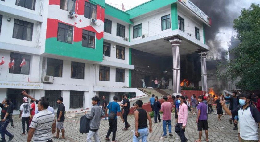 ნეპალის მთავრობა სოციალურ ქსელებს აღარ აკრძალავს, პრემიერმა კი თანამდებობა დატოვა