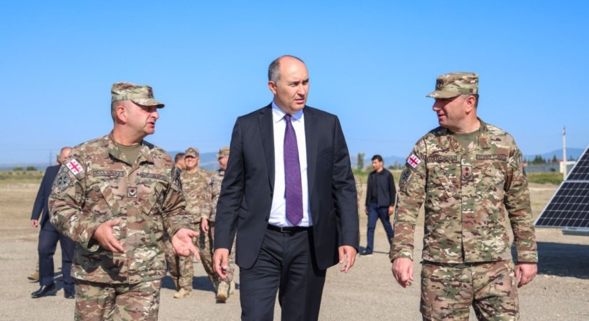 დაკავებულია თავდაცვის ყოფილი მინისტრი ჯუანშერ ბურჭულაძე