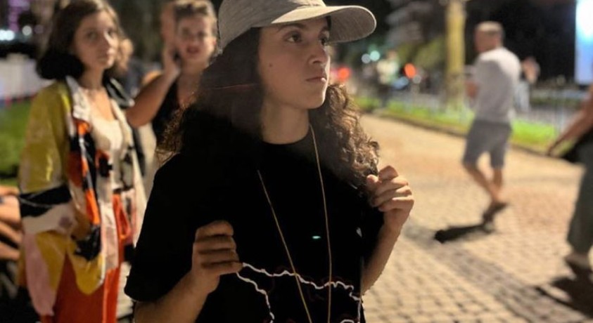 „საარჩევნო ბანერის დაზიანებისთვის“ დაკავებული აქტივისტის საქმე