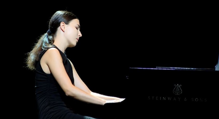 წინანდლის ისტორიულ მამულში მსმენელის წინაშე წარდგა პიანისტი ალექსანდრა დოვგანი