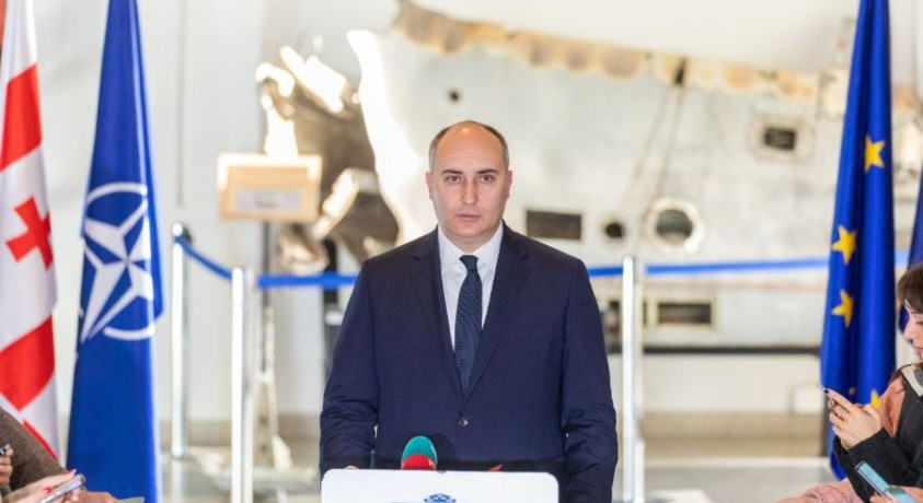 თავდაცვის ყოფილ მინისტრს პატიმრობა შეეფარდა