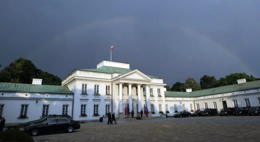 „სახელმწიფო დაცვის სამსახურმა გაანეიტრალა დრონი, რომელიც სამთავრობო შენობებისა და ბელვედერის თავზე მოქმედებდა“ – დონალდ ტუსკი