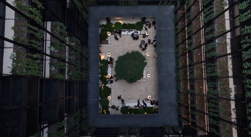 მთელი ქალაქი ერთ შენობაში