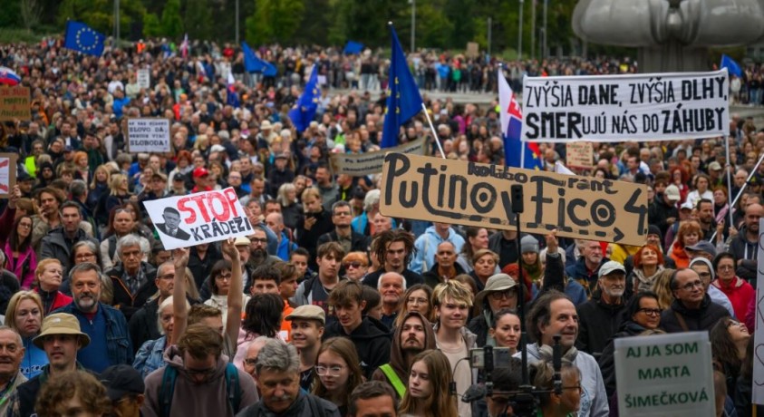 სლოვაკეთის მოსახლეობა პრემიერ-მინისტრ რობერტ ფიცოს წინააღმდეგ აქციებს მართავს