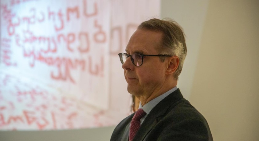 „მეგობრულ სახელმწიფოებს შორის უჩვეულო ნაბიჯი“ – პეტერ ფიშერი საგარეო სამინისტროში დაიბარეს