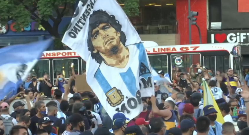 მარადონას გულშემატკივრები ფეხბურთელის სიკვდილს ექიმებს აბრალებენ