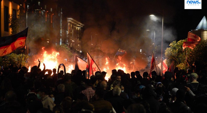 ე.წ. „მშვიდობიანი დამხობის” პოლიტიკური შეფასება გრძელდება