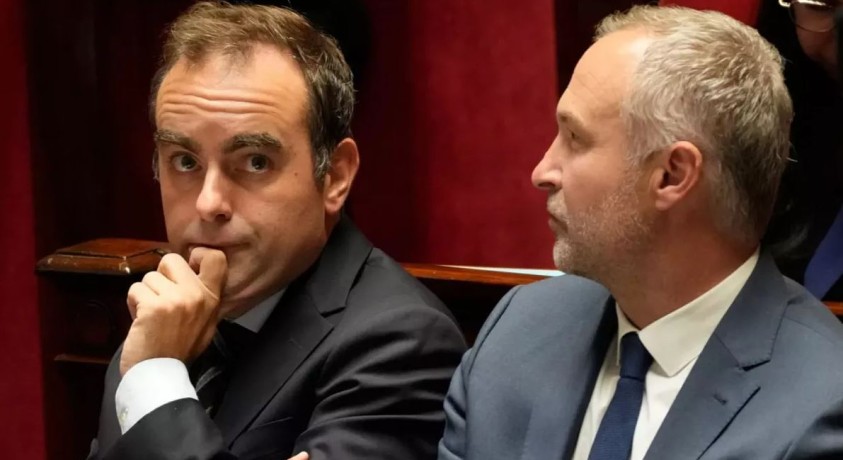 საფრანგეთის პარლამენტში მთავრობისთვის უნდობლობის გამოცხადების ორი ინიციატივა ჩავარდა