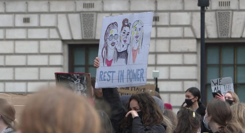 სარა ევერარდის ხსოვნის პატივსცემად შეკრებილები პოლიციამ ძალის გამოყენებით დაარბია