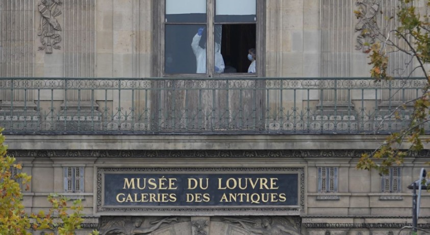 პარიზში ლუვრის მუზეუმი გაქურდეს