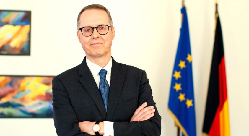 „ქართული ოცნების” წევრები კონსულტაციებისთვის გაწვეულ გერმანიის ელჩს ისევ აკრიტიკებენ