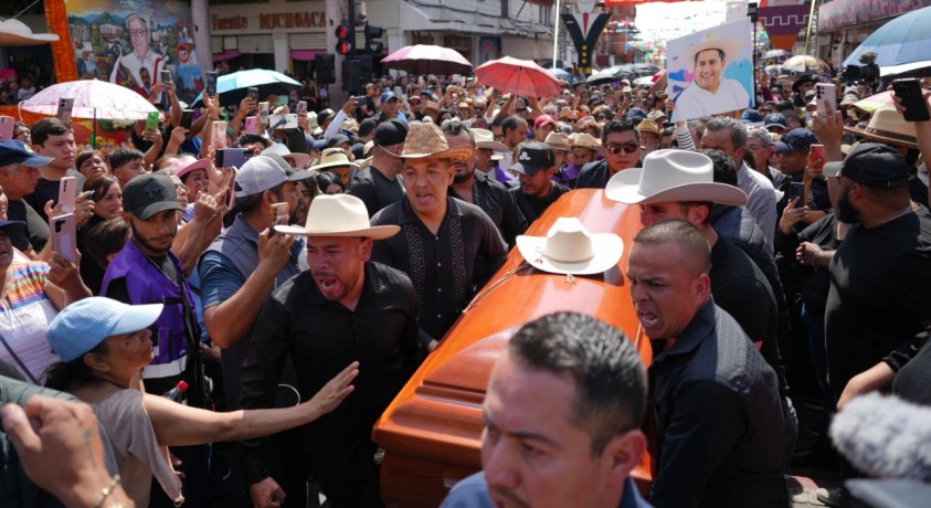 მექსიკაში მოკლულ მერს, კარლოს მანსო როდრიგესს გლოვობენ