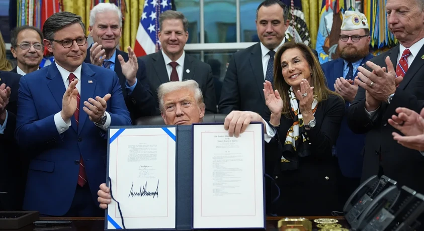 დონალდ ტრამპმა ხელი მოაწერა კანონპროექტს, რომელიც მთავრობის ე.წ. „შათდაუნს“ დაასრულებს