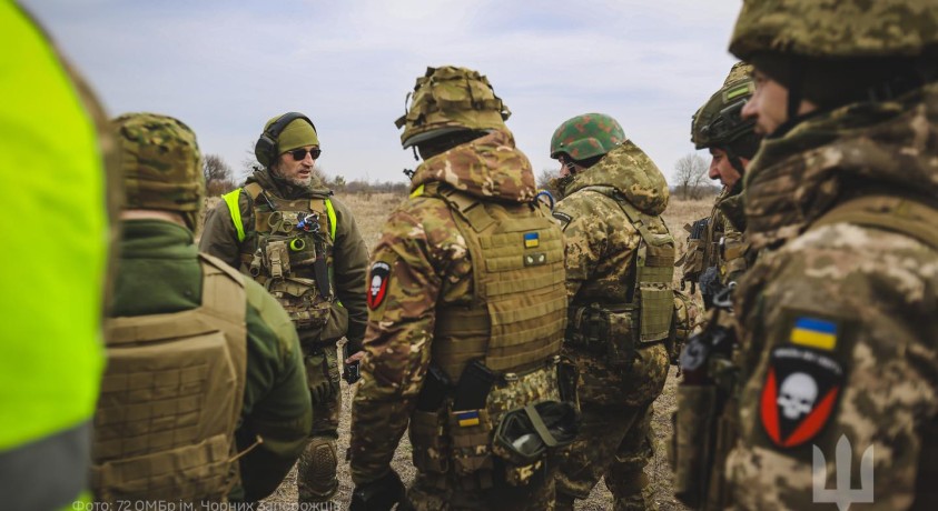 უკრაინა უცხოელ მოხალისეებს მეტად მოქნილ სამხედრო სამსახურს სთავაზობს