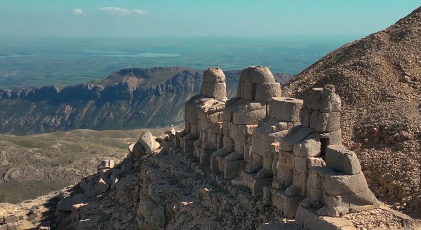 მთა ნემრუთ-დაღი და მდინარე ევფრატი – ქვითა და წყლით შედუღაბებული ისტორია