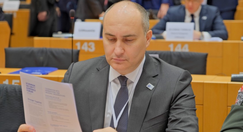 სასამართლომ თავდაცვის ყოფილი მინისტრი პატიმრობაში დატოვა