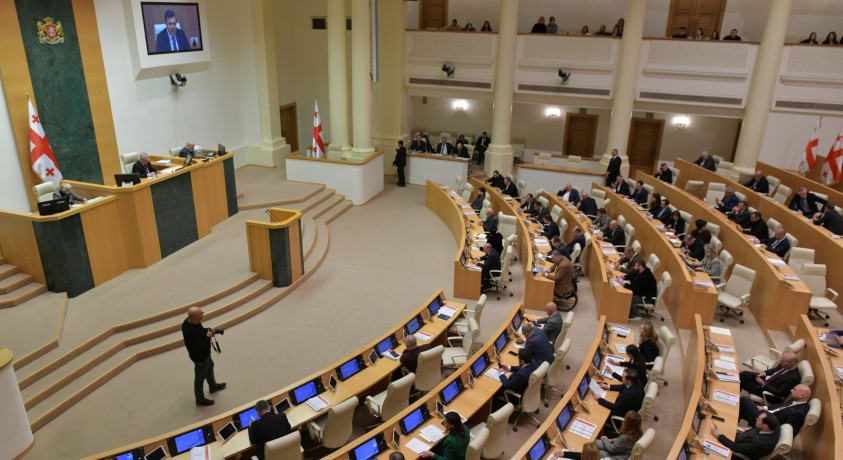 „ქართულმა ოცნებამ“ მორიგ ჯერზე გაამკაცრა „შეკრება-მანიფესტაციებთან“ დაკავშირებული წესები