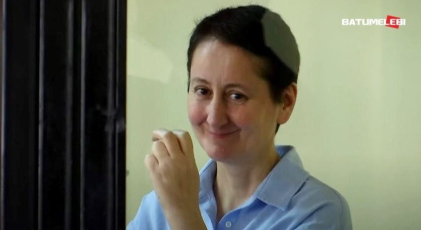 პატიმრობაში მყოფ ჟურნალისტ მზია ამაღლობელს სახაროვის პრემია გადაეცა