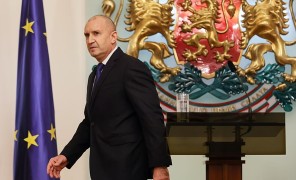 ბულგარეთის პრეზიდენტი საპარლამენტო არჩევნებამდე ორი თვით ადრე გადადგა