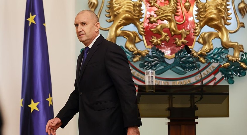 ბულგარეთის პრეზიდენტი საპარლამენტო არჩევნებამდე ორი თვით ადრე გადადგა