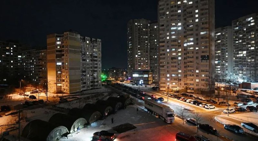 მოლაპარაკებების ფონზე რუსეთი კიევის ასობით საცხოვრებელს გათბობის გარეშე ტოვებს