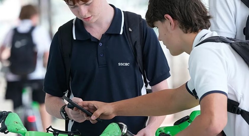 საფრანგეთი 15 წლამდე პირებისთვის სოციალურ ქსელებზე წვდომის აკრძალვას სექტემბრიდან განიხილავს