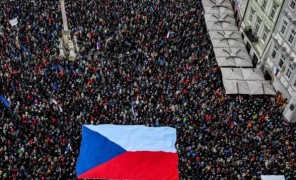 ათი ათასობით დემონსტრანტი პრაღის ცენტრში პრეზიდენტის მხარდასაჭერად გამოვიდა