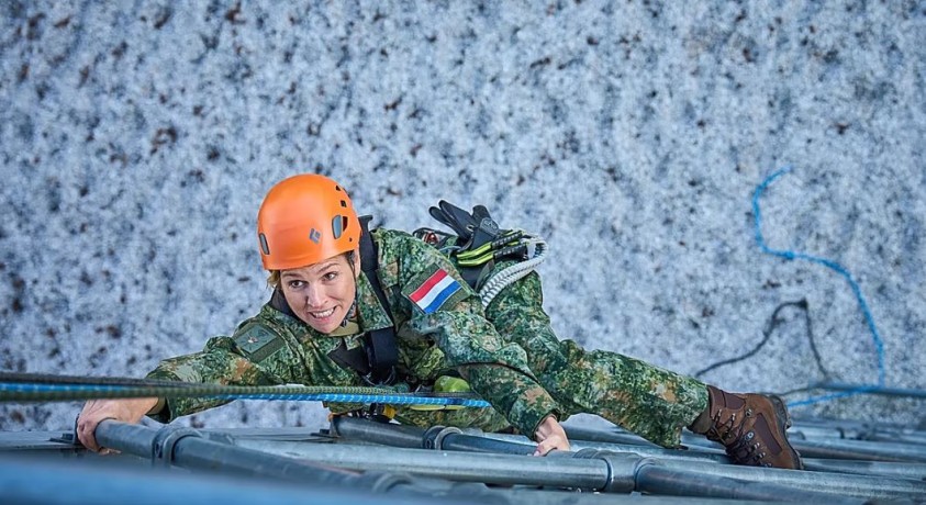 დედოფალი მაქსიმა ნიდერლანდების შეიარაღებული ძალების რეზერვს შეუერთდა.