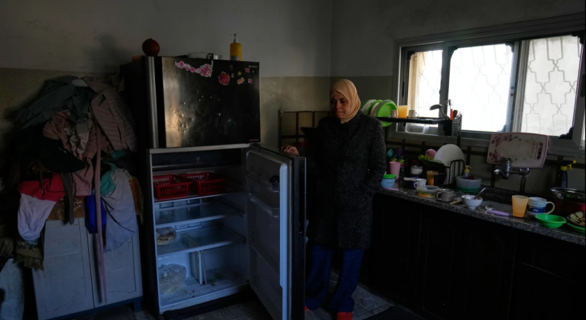 ისრაელის მიერ სამუშაო ნებართვის გაცემის აკრძალვამ დასავლეთ სანაპიროს მცხოვრებლები მძიმე მდგომარეობაში ჩააგდო