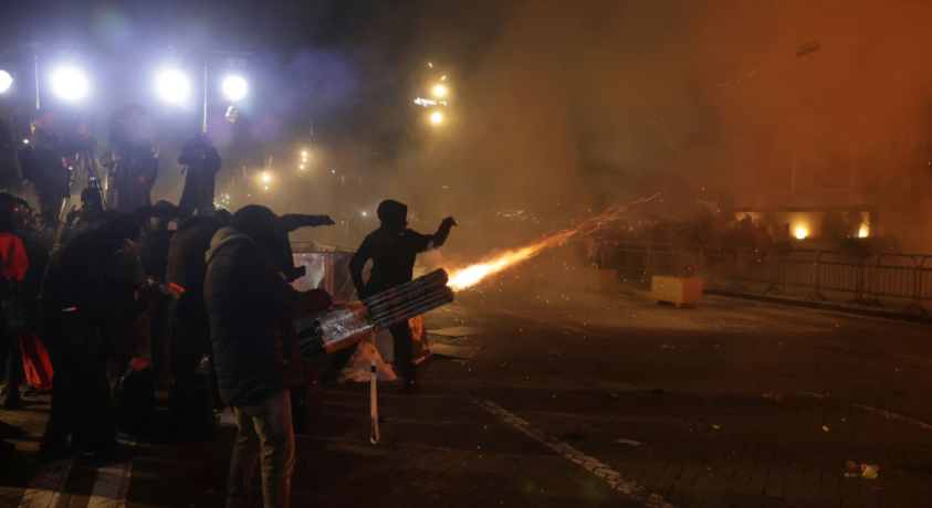 ტირანის ცენტრში ოპოზიციის ათასობით მხარდამჭერი შეიკრიბა