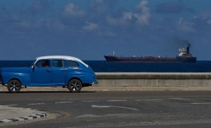 კუბაზე მექსიკის მიერ გაგზავნილ დახმარებას მოსახლეობას ურიგებენ