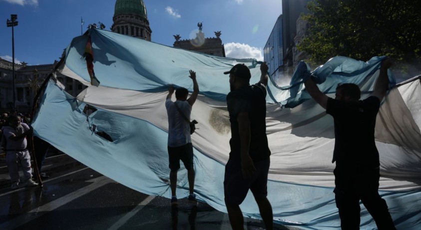 არგენტინის პრეზიდენტის სადავო შრომითმა რეფორმამ ქვეყნის მასშტაბით პროტესტი გამოიწვია