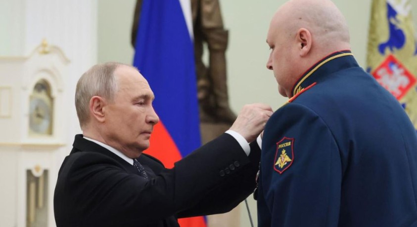 პუტინმა „მამულის დამცველთა დღესთან“ დაკავშირებით უკრაინაში მებრძოლები დააჯილდოვა