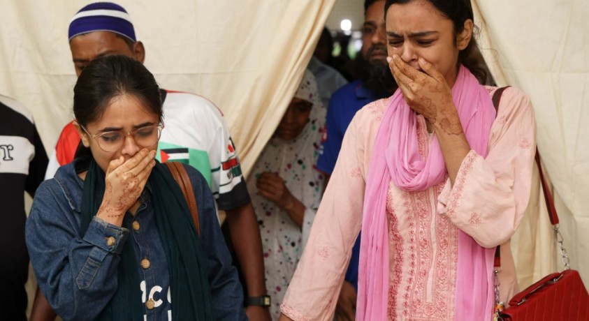 ბანგლადეშში, ბორანზე გადასვლისას ავტობუსი მდინარეში ჩავარდა