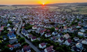 გერმანიის სოფელ ფელდჰაიმში ადგილობრივები ენერგიას განახლებადი წყაროებიდან გამოიმუშავებენ