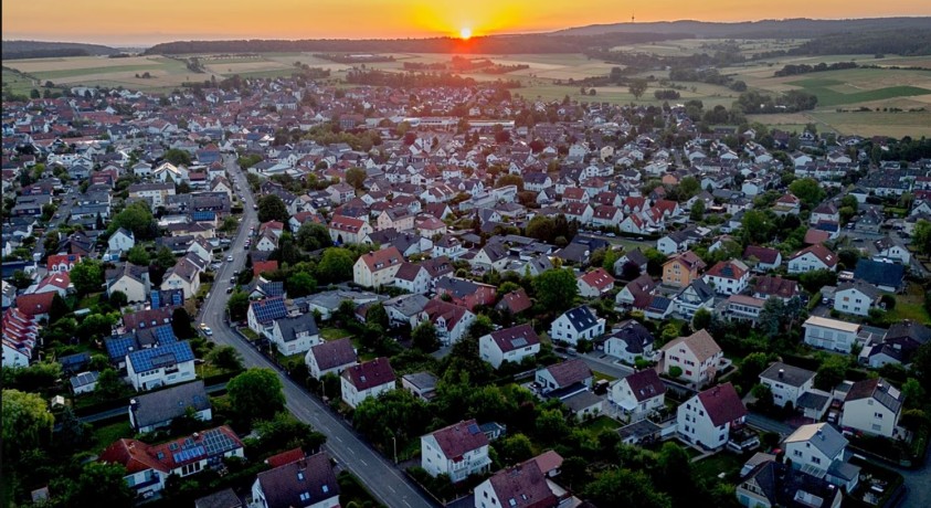 გერმანიის სოფელ ფელდჰაიმში ადგილობრივები ენერგიას განახლებადი წყაროებიდან გამოიმუშავებენ