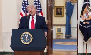 აშშ-ის პრეზიდენტი დონალდ ტრამპი NATO-ს დატოვების საკითხს განიხილავს