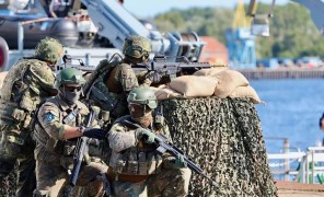 გერმანიიდან გამგზავრების შემთხვევაში, ზოგიერთი მამაკაცი ვალდებულია ბუნდესვერისგან ნებართვა აიღოს